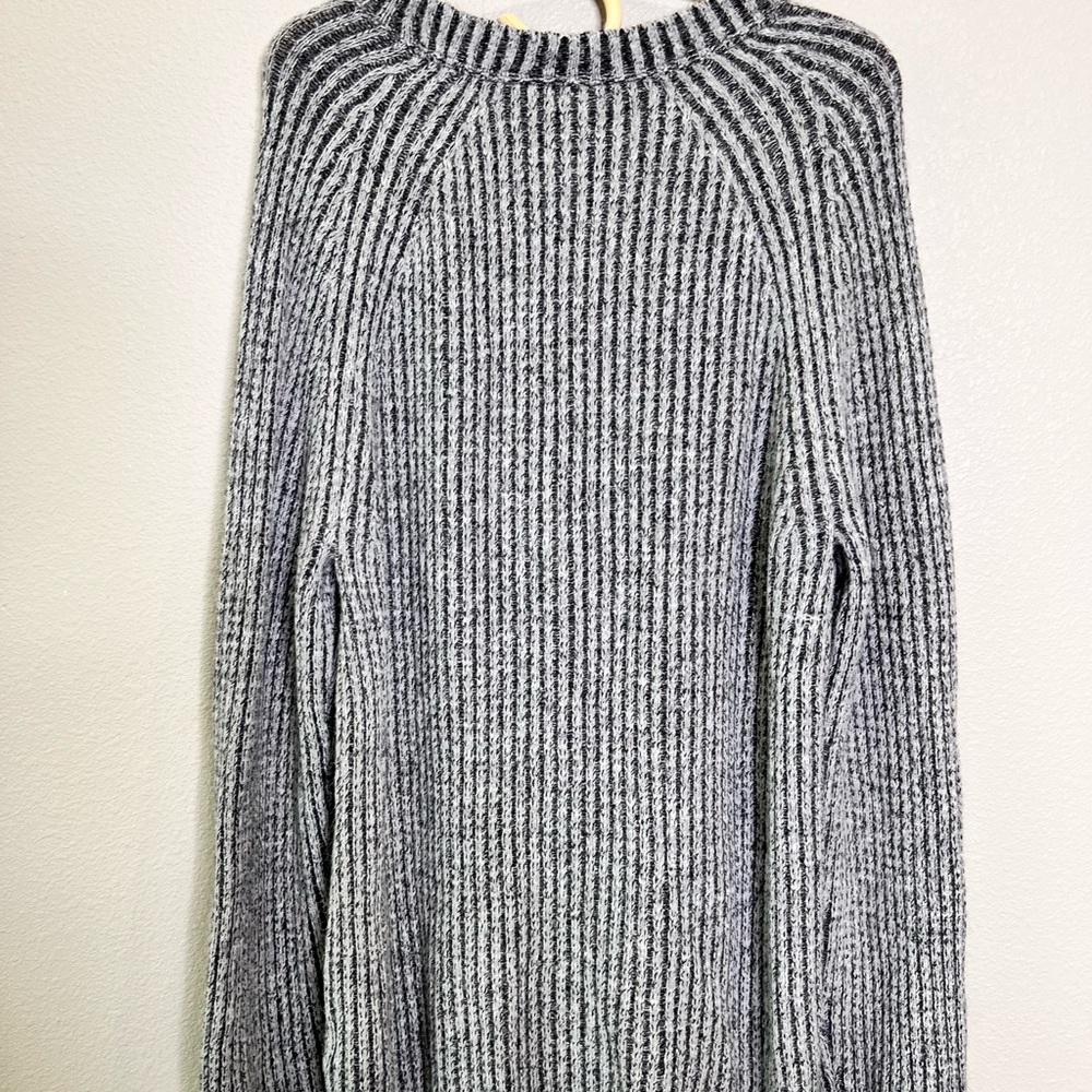 H&M Gray Ribbed Crew Neck Sweater - Picture 2 of 11
